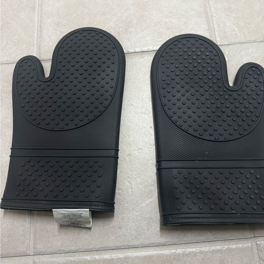 Silicone oven mitt set